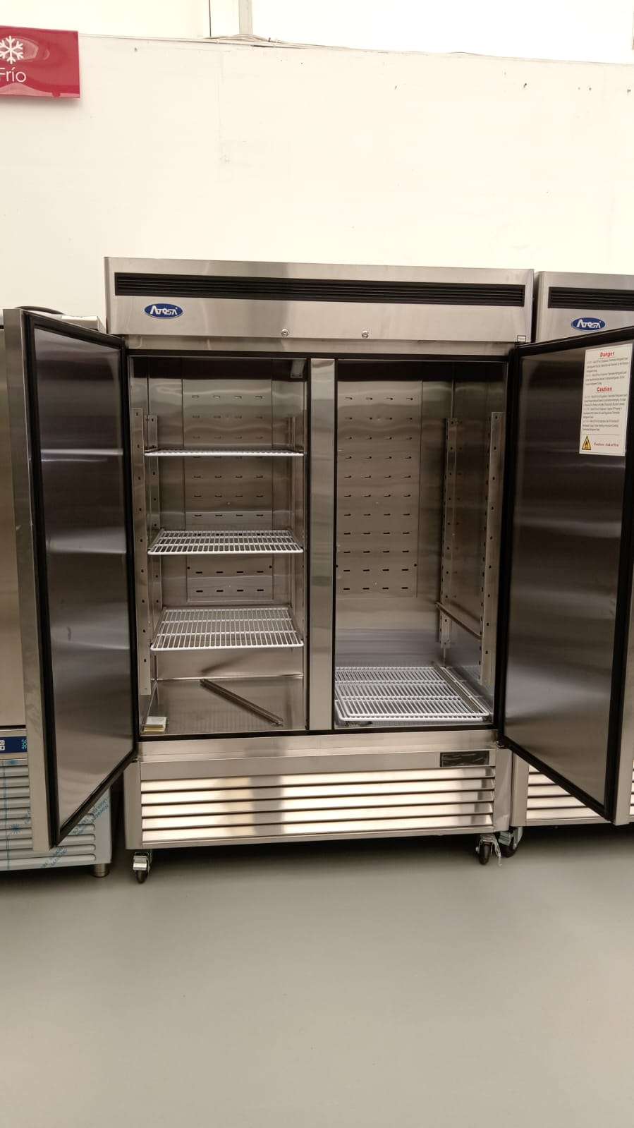 CONGELADOR ACERO INOX 2 PUERTAS SÓLIDAS ATOSA MBF8503GR