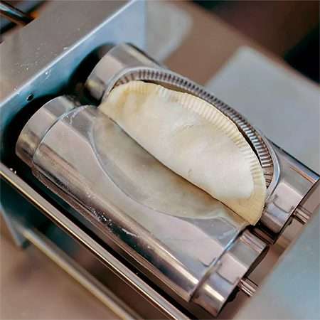 Formadora De Quesadillas O Empanada Manual  Migsa DEM-10 Semicircular 14 X 8.3 Cm