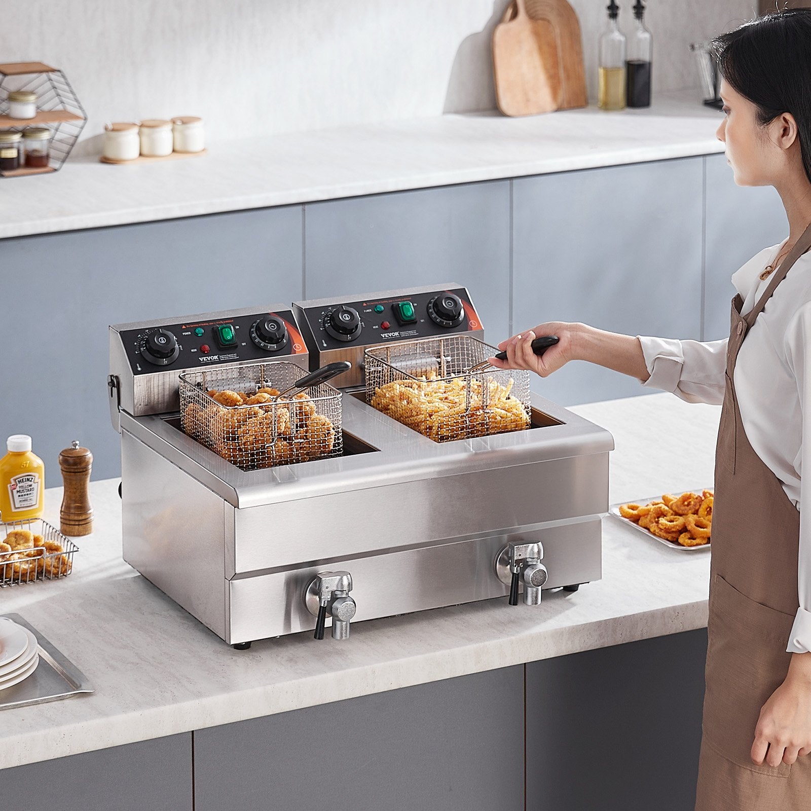 Freidora VEVOR SG24L5000W12L1KYVV1, en food truck o cafetería, producción simultánea alta capacidad. Ideal para negocios de comida rápida. De venta en Webstaurant.mx