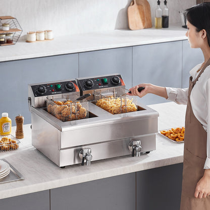Freidora VEVOR SG24L5000W12L1KYVV1, en food truck o cafetería, producción simultánea alta capacidad. Ideal para negocios de comida rápida. De venta en Webstaurant.mx