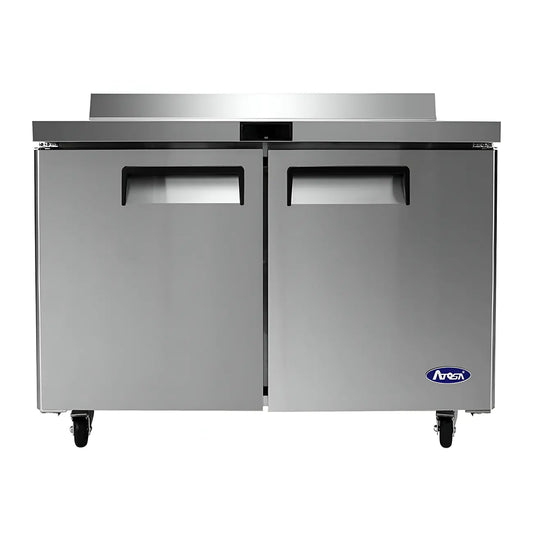 MESA CONGELADA CON PROTECTOR DE SALPICADURAS 2 PUERTAS SOLIDAS 48" ATOSA MGF8413GR, PUERTAS: 2 CAP. PIES CÚBICOS: 13.4 ESTANTES: 2 CONSUMO ELÉCTRICO: 0.3 kW/ 2.6 A CORRIENTE: 115V/1F/60Hz DIMENSIONES: 1.23 x 0.76 x 1.02 m PESO: 92.1 Kg REFRIGERANTE: R290 TEMPERATURA: -22.2 A -17.7 °C