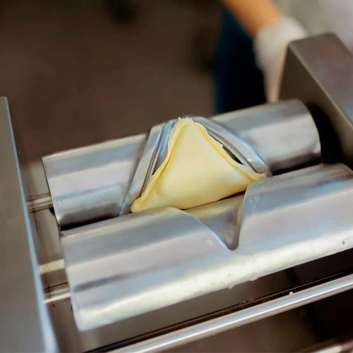 Formadora De Quesadillas O Empanadas Migsa DEM-C2  Manual Triangular 11.4X8.9 Cm