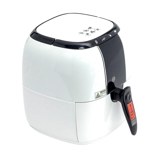 Turbo Freidora de Aire Digital MIGSA GCE-AFE02 (color blanco). Sistema de convección sin aceite con 4 programas automáticos, temperatura ajustable hasta 200°C y temporizador de 20 min. Incluye canastilla de 2.2L, rejilla y porta-canastillas antiadherentes (Teflón). Voltaje: 110V/60Hz. Medidas: 28x35x32 cm, peso: 5.2 kg. Diseño con asa superior oculta