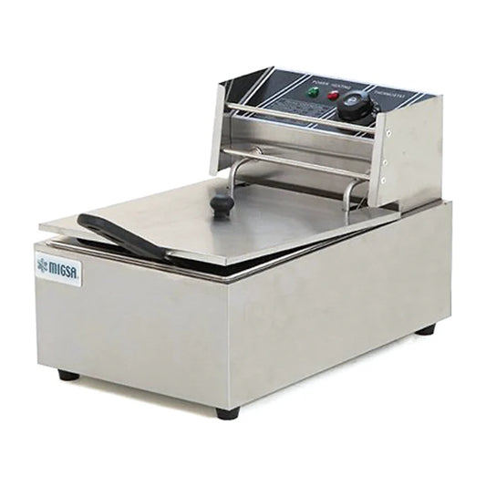 Freidora profesional MIGSA MFE-6: máxima capacidad (6L) en formato compacto de mesa. Componentes en acero inoxidable grado alimenticio, sistema de calentamiento rápido (2.5 kW) y control preciso de temperatura. Ideal para cocinas comerciales y dark kitchens